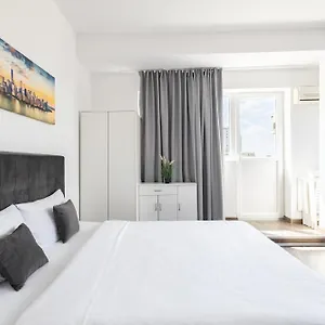 Downtown Victoria By Citybookings Apartment