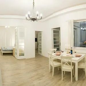 White Nights Of Old Town Apartment