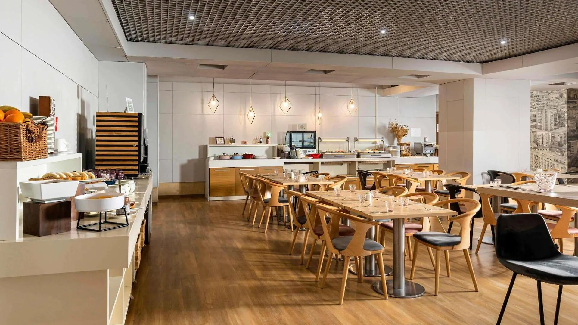 Mercure Bucharest Unirii 4*,  Romania