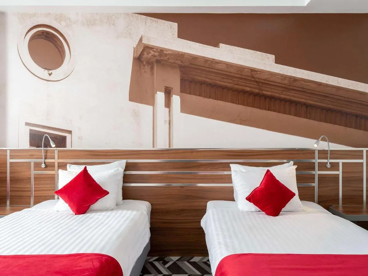 Mercure Bucharest Unirii 4*,