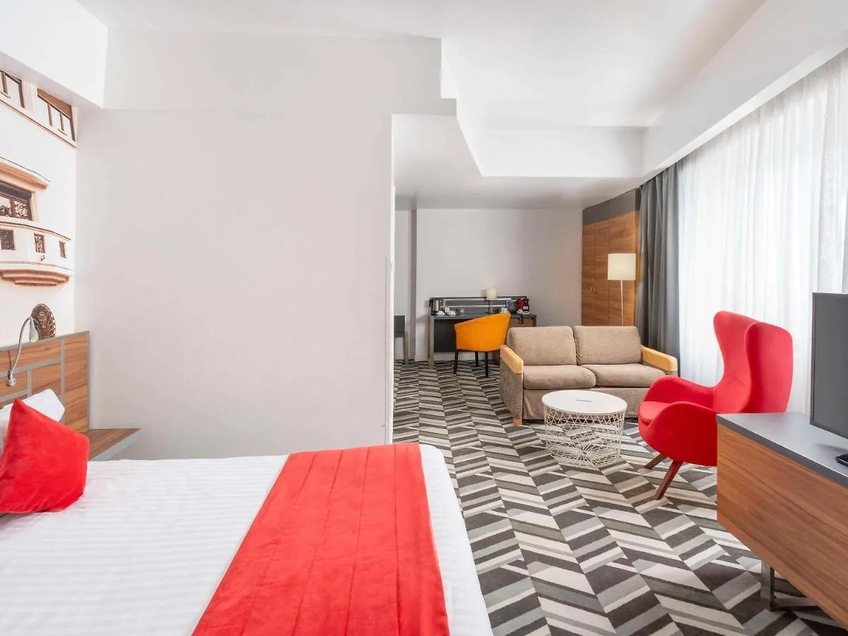 Mercure Bucharest Unirii 4*,